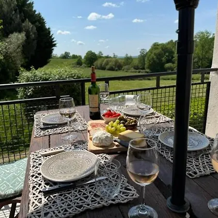 Chez Le Cavalier Génis